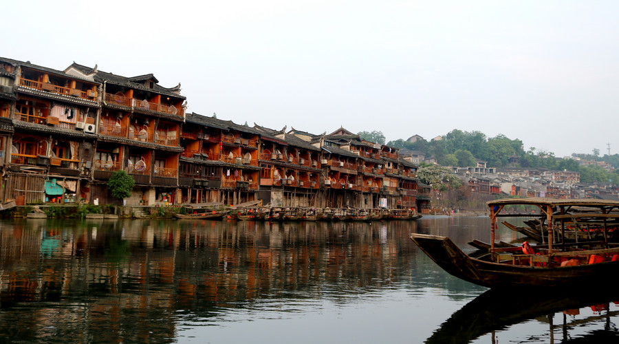 【乐游湘西】长沙、韶山、张家界森林公园、云天渡玻璃桥、黄龙洞、 天门山、凤凰古城纯玩6日（赠送烟雨张家界）